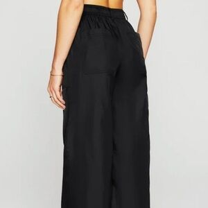 Fabletics womens black cargo wide leg pants / short M NWT
